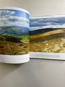 Peak District Panoramas：Stunning photographs of Britain’s Wild heartland 山顶区全景：英国野生心脏地带的令人惊叹的照片（2005年原版）精装如图、内页干净