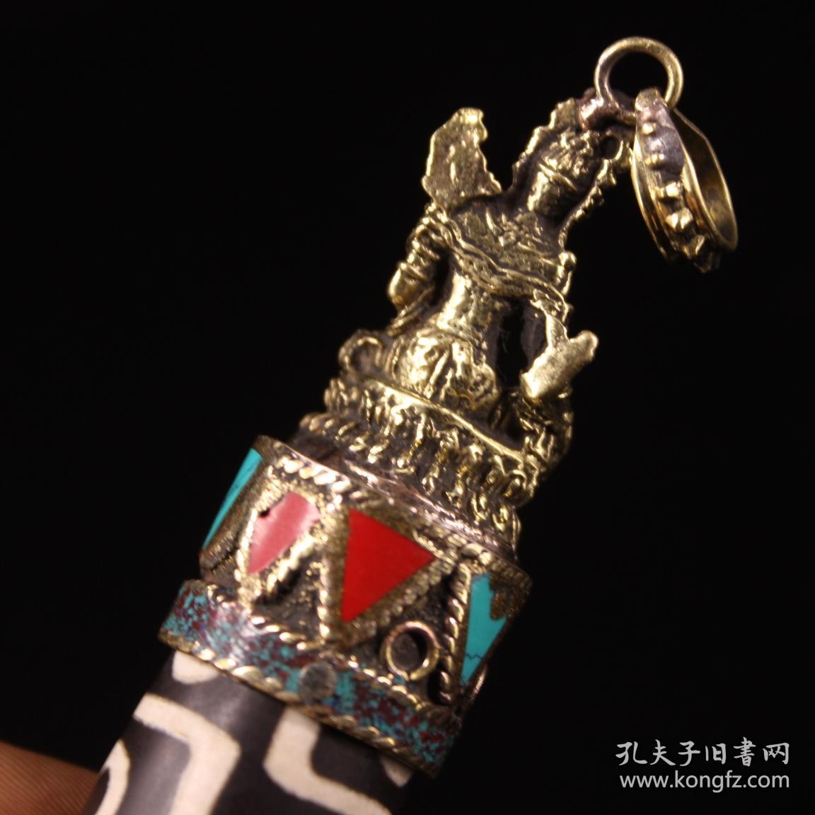 珍藏西藏收绿度母祖九眼至纯天珠挂坠
高10厘米 宽2厘米 重58克