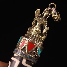 珍藏西藏收绿度母祖九眼至纯天珠挂坠
高10厘米 宽2厘米 重58克