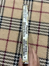 【英文】 The Regional Accounts Director of Firetop Mountain（精装插画本） 品相自鉴