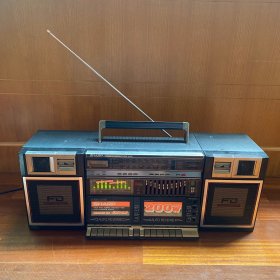 日本原装 声宝收录机 夏普Sharp WF939 收音部分好的 带部分需打理 天线后两节有脱离适合听收音机或者摆件 净重10公斤 顺丰快递到付 最好自提