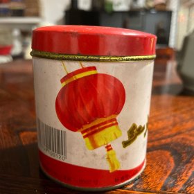 痱子粉 上海红灯牌 铁皮盒 内有一些痱子粉