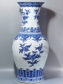 清乾隆款 青花折枝花果纹尊