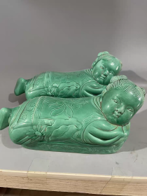 定窑绿釉童子瓷枕一对