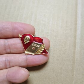 毛主席小像章，红旗，毛泽东选集，品相如图