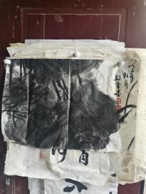 邱军墨荷 64.47       别名秋君，1941年生，祖籍山东。
中国名家画院副院长
中国美术家协会会员
中国壁画学会会员
中国雕塑学会会员
国家一级美术师
原中国革命军事博物馆创作室创作员
建设部中国建筑雕塑壁画艺术中心创作室主任
代表作品有：
《啊！长城》参加全军美术作品展览，由山西武乡“太行八路军纪念馆”收藏
《孙中山》江西省博物馆收藏
《方志敏》江西省博物馆收藏
《杨靖宇》中国