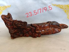黄花梨摆件，雕工精细木纹独特，漂亮无比。