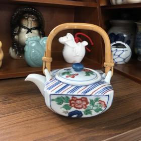 老货 日本瓷器昭峰提梁酒壶茶壶
嘴有点冲
老货十老九残，懂的来