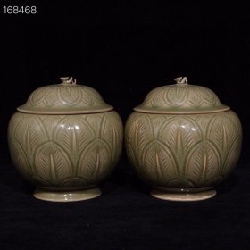 越窑莲花盖罐，高11.8cm直径11.8cm，
