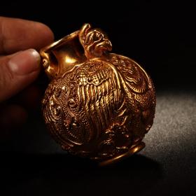 旧藏鎏金双凤鼻烟壶
重108克   高6.5厘米  宽5.厘米