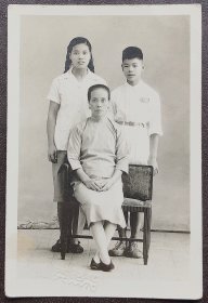 老照片，家庭合影照，背题1952年