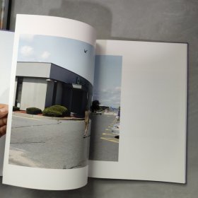 Paul Graham: A Shimmer of Possibility 一丝可能性的光芒