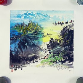 山水画，泼彩山水，春山行旅，西域寻梦，很有意境，写意画法，皴法点染，真人真迹纯手绘作品，假一赔万，终身保真，甘肃省美协会员焦若松老师的原创大作，实际画的比照片拍出来要漂亮的多，笔法苍劲有力，浓淡干湿焦，行云流水，构图色彩非常漂亮。尺寸60×60公分，小四尺斗方的，家里客厅，沙发背景墙，玄关，书房，茶室，办公室都可悬挂，闭眼入的一副佳作。