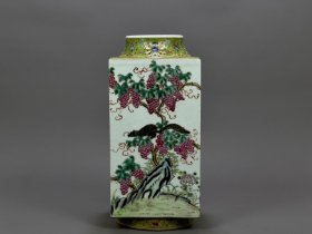 清乾隆珐琅彩松鼠吃葡萄纹棕瓶 古玩古董古瓷器老货收藏