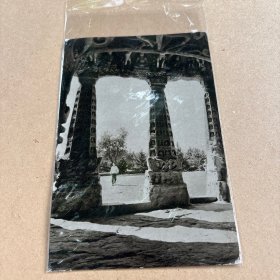 明信片：第十二窟从后室门拱看前室列柱