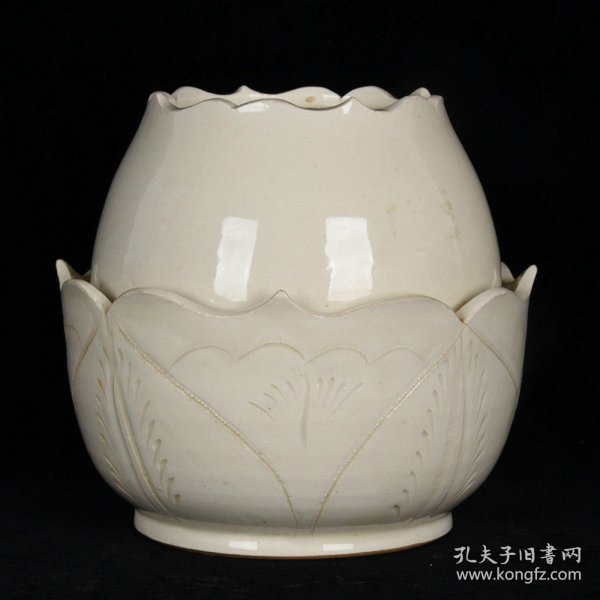 宋定窑雕刻莲花纹香薰炉 高13cm 直径14cm