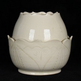 宋定窑雕刻莲花纹香薰炉 高13cm 直径14cm