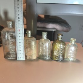 老式、有刻度的玻璃药瓶5个合售