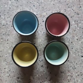 泉州版梅花杯，红黄蓝绿，一组四个，手工绘。个个不一样。实图。
