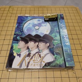 亚洲超人气组合 TFBOYS 
首张MiNi专辑
大梦想家豪华精装立体版