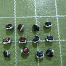 纽扣，金属镶嵌12个，2种色大小一样