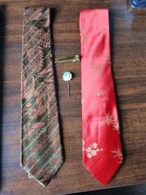 领带两条+领带夹一枚+领针一枚
