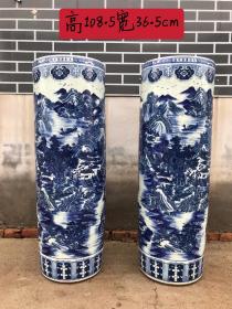 旧藏：大清康熙年青花山水卷筒
规格：高108.5宽36.5cm
简介：包厚浆重，画工精细，线条流畅，磨自损然，工精艺美，造古型朴，保完存整。