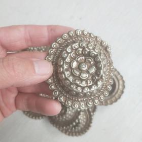 老银扣，藏民或牧民佩饰银或白铜大钮扣一堆，，，工艺复杂，，