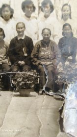 1959年全国烈军属残废军人积极分子代表与大会餐厅工作人员合影
