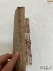 馆藏民国旧书-抗日名将—刘湘将军捐赠的书。印章是:国民革命军第七路总指挥、二十一军军长刘湘捐赠。民国时期四川省主席,陆军一级上将,刘湘病逝后,国民政府为其举行国葬,仪式以国家最高礼节进行,表彰其在抗战中的领导作用。他的遗言“敌军一日不退出国境,川军则一日誓不还乡”被广泛传播,成为激励川军将士坚持抗战的精神支柱,推动了全国抗日统一战线的巩固。