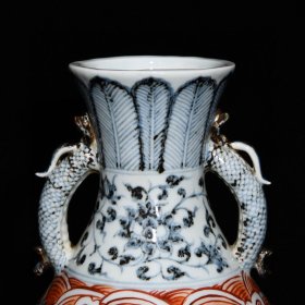 明洪武青花矾红龙纹双耳瓶