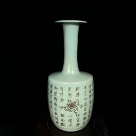 宋汝窑刻诗文纸槌瓶，高27直径12cm