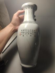 80年代左右，景德镇艺术瓷厂麻姑献寿花瓶一只，开线