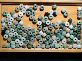 A货老翡翠竹节大珠133颗，4元一颗，随机发货，打包优惠，老货，风化，有瑕有纹裂有的形状一般。
