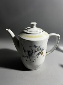 80年代左右，松鹤延年茶壶一把