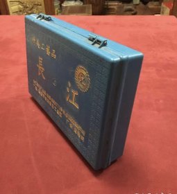 长江牌麻将一盒，带骰子和筹码若干，单粒麻将尺寸：3.4*2.5*1.6厘米，144张牌齐全，品佳