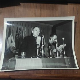 1949年，刘少奇在北京召开的亚洲澳洲工会会议上致开幕词