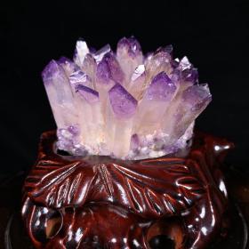 巴西紫水晶晶簇
带座高9.5×8×8厘米 重0.5公斤