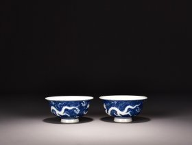 清雍正蓝地留白龙纹杯！ 4*8厘米