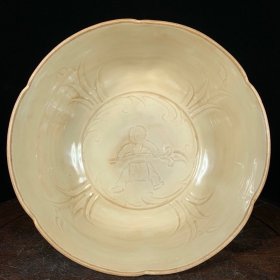 宋定窑刻童子纹葵口碗，高8直径18.5cm，
