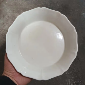 明官窑甜白釉十棱洗