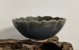 宋/金钧窑蓝釉花口碗口径20.5厘米