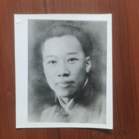 80年代翻拍的民国时期人像黑白老照片。16x13㎝