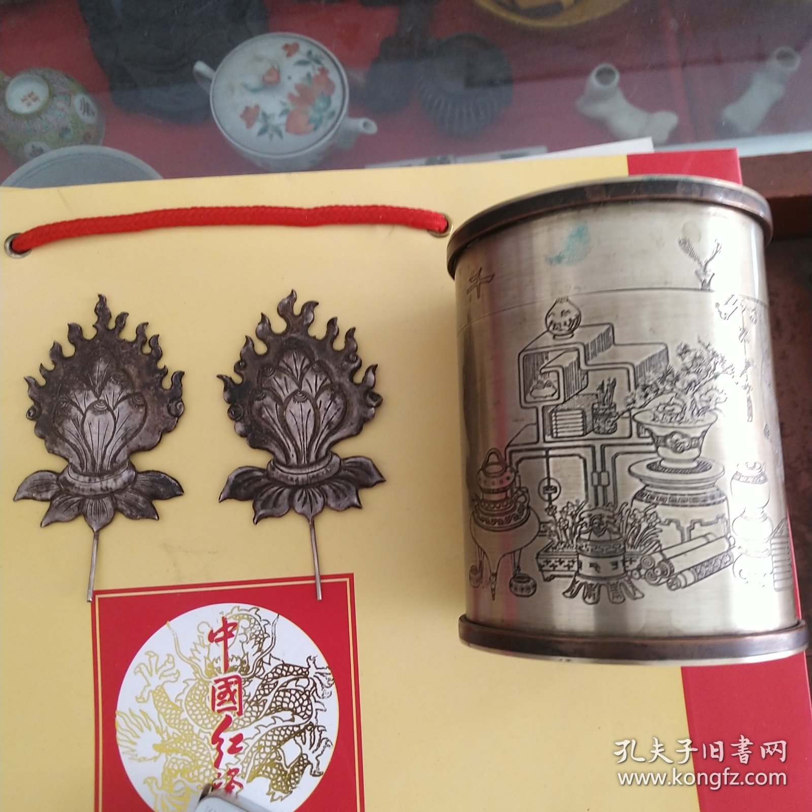 铜盒和两个银首饰