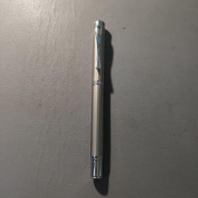 笔：银灰色钢笔 笔身上写着SHUNDA128     共1件售   盒十五 其他品牌