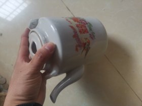 瓷茶壶