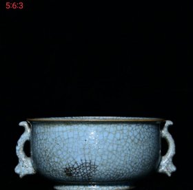 旧藏汝窑冰裂纹釉双耳炉 10×20厘米。
