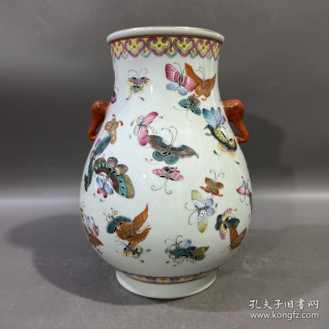清乾隆粉彩蝴蝶象耳尊