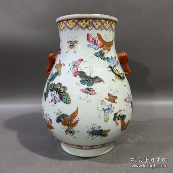 清乾隆粉彩蝴蝶象耳尊