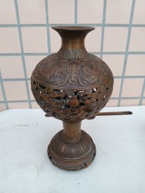 镂空铜花瓶